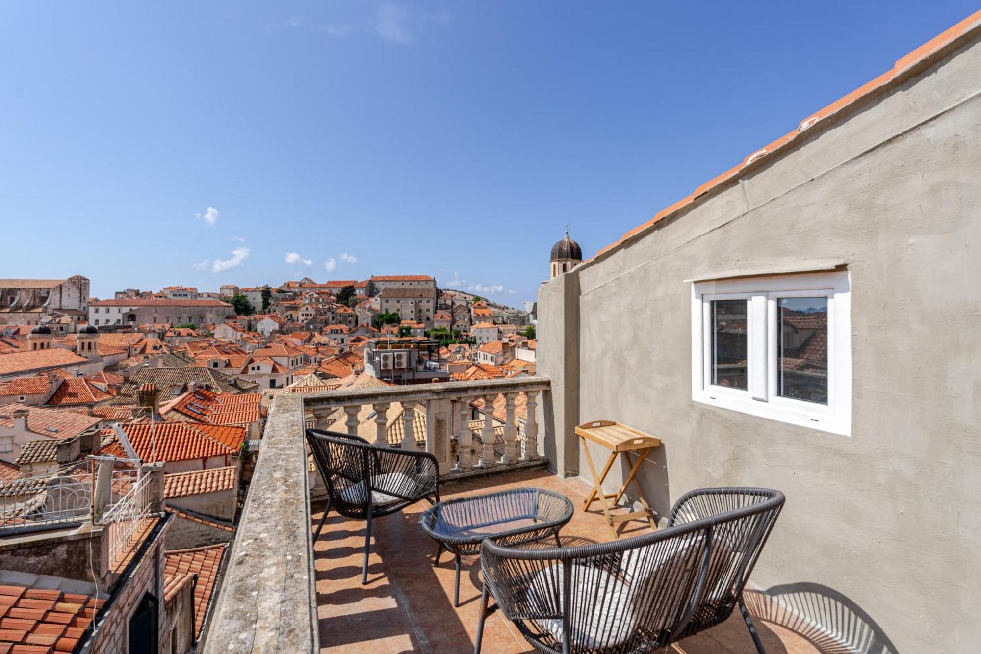 Palo Alto * Dubrovnik